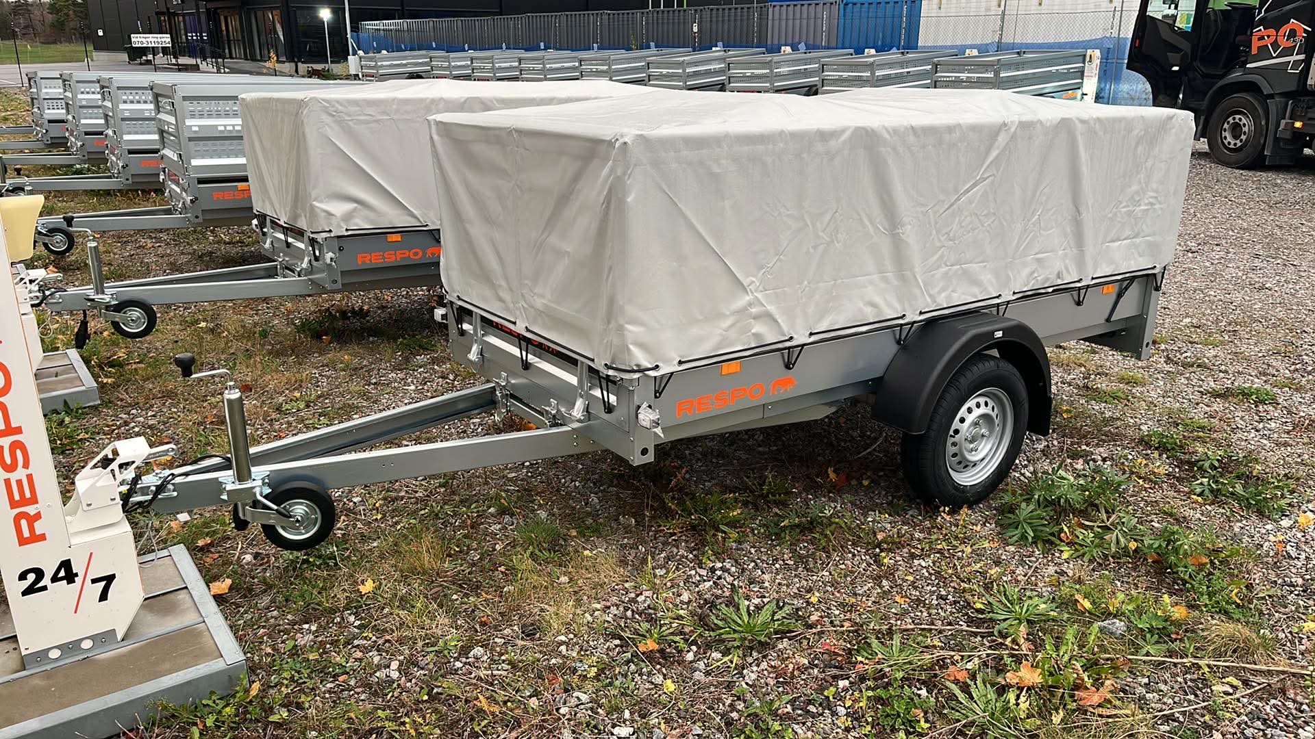 Släpvagn 2.65x1.25m PLH med nätgrindsats och kapell