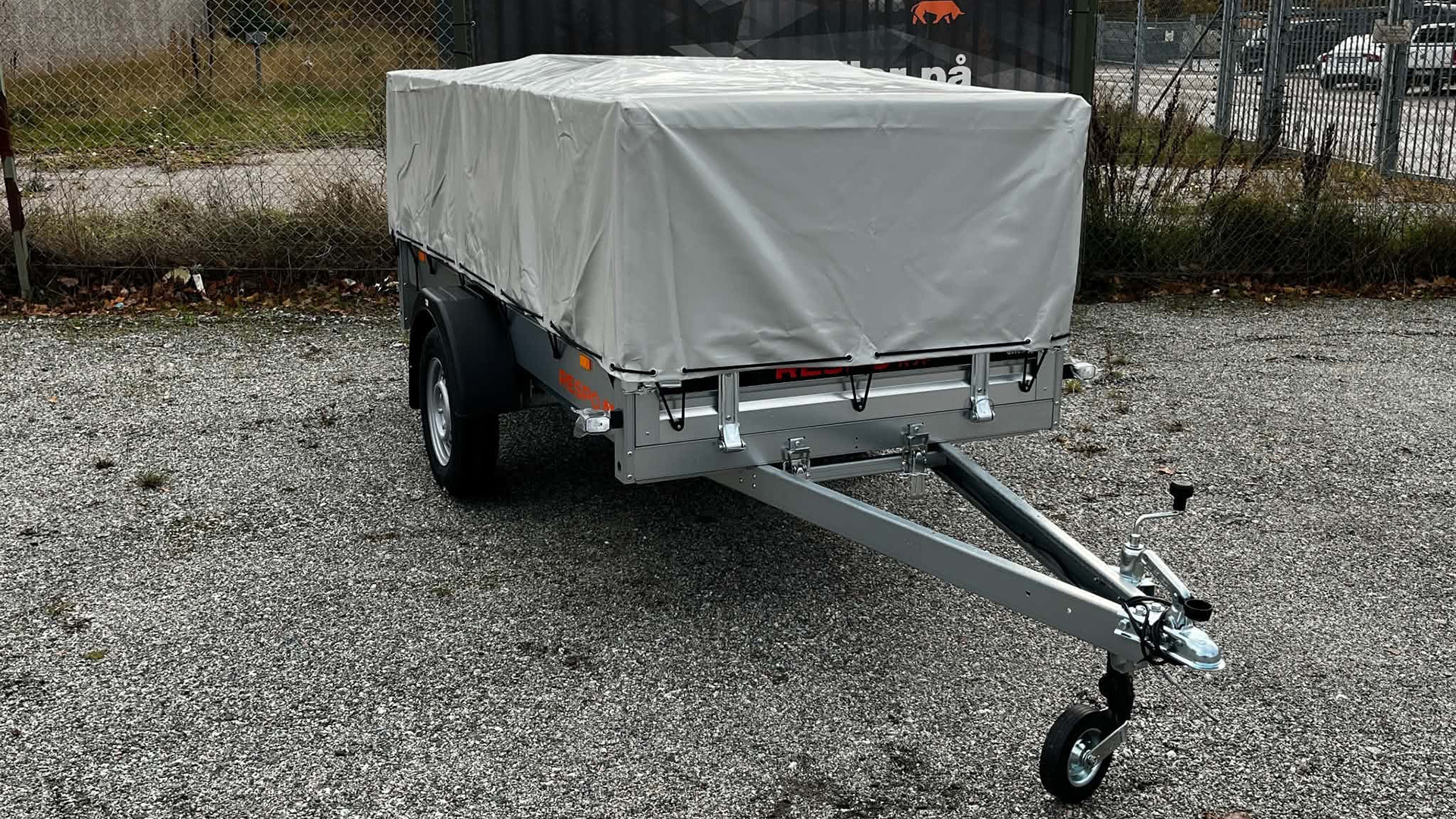 Släpvagn 2.65x1.25m PLH med nätgrindsats och kapell